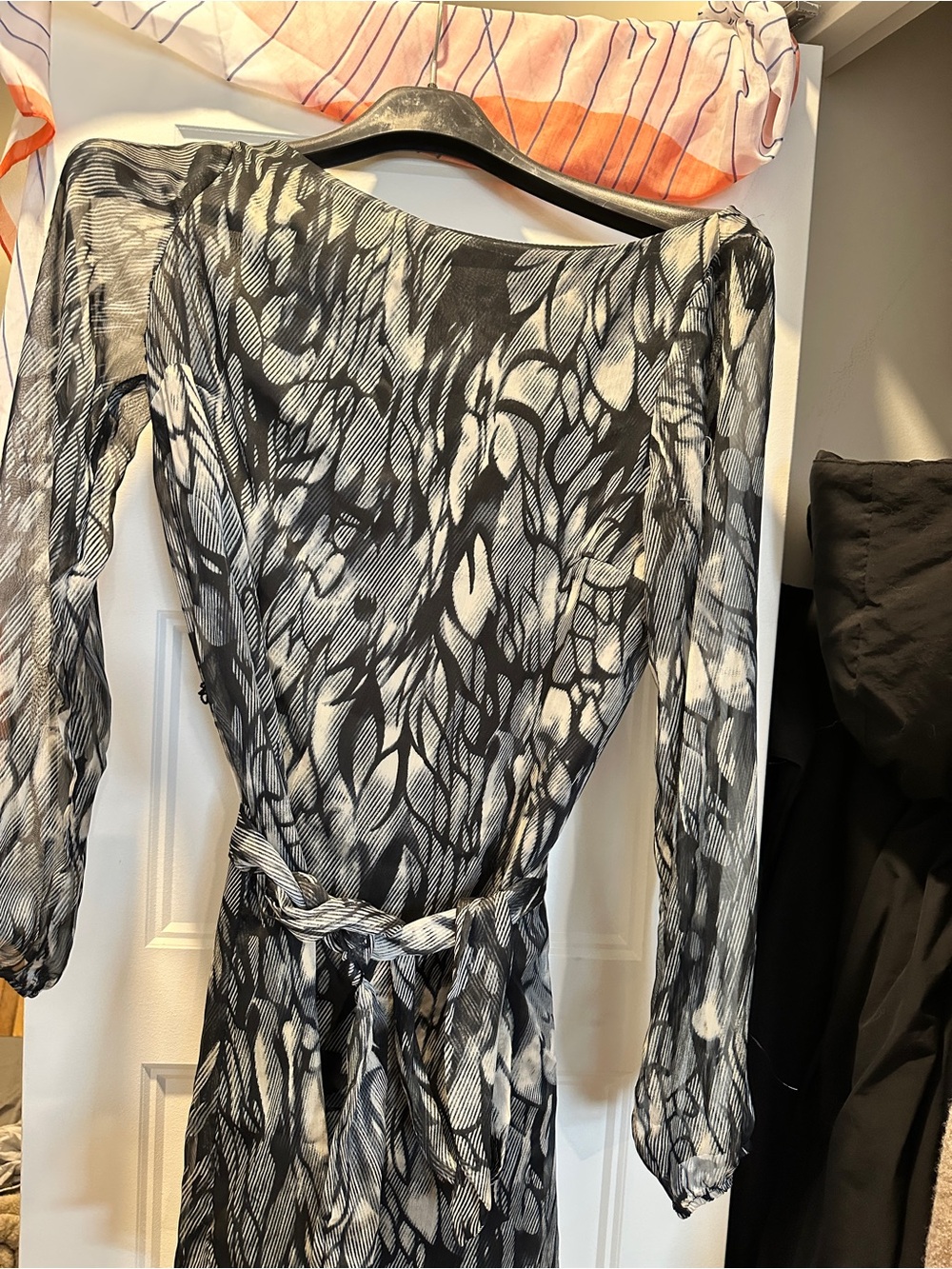 Black & White Abstract Print Women's Dress with Tie Waist